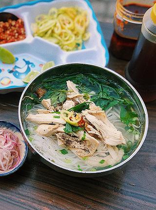 HỦ TIẾU GÀ HEO & BÚN MẮM - ảnh 2 hu tieu ga heo & bun mam - anh 2