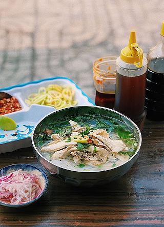 HỦ TIẾU GÀ HEO & BÚN MẮM - ảnh 1 hu tieu ga heo & bun mam - anh 1