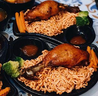 Mỳ cay đùi gà quán Khuya - ảnh 2 my cay dui ga quan khuya - anh 2