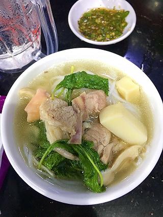 Lẩu gà lá é đậm chất Đà Lạt - ảnh 1 lau ga la e dam chat da lat - anh 1