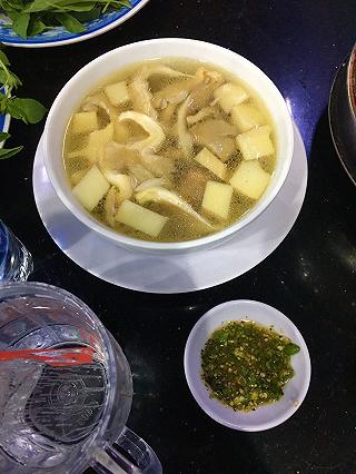 Lẩu gà lá é đậm chất Đà Lạt - ảnh 3 lau ga la e dam chat da lat - anh 3
