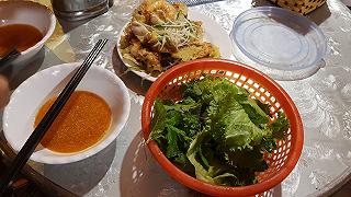Bánh xèo Phan Thiết đợi 30 phút để được ăn. - ảnh 1 banh xeo phan thiet doi 30 phut de duoc an. - anh 1