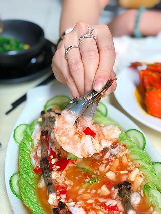 Tụ tập đồng bọn chén ngay TÔM SỐNG KIM CHI tươi roi rói bơi tung tăng - ảnh 2 tu tap dong bon chen ngay tom song kim chi tuoi roi roi boi tung tang - anh 2