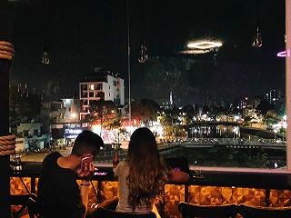 Cuối tuần rủ nhau uống beer và chill hết nấc với âm nhạc sôi động tại SAVVY - ảnh 4 cuoi tuan ru nhau uong beer va chill het nac voi am nhac soi dong tai savvy - anh 4