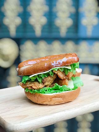 Ăn bất chấp Hamburger Chía Núi nhân đầy ụ - ảnh 1 an bat chap hamburger chia nui nhan day u - anh 1