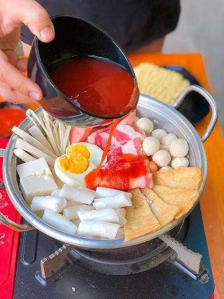 Lẩu tokbokki “sanh diên” giá mềm - ảnh 5 lau tokbokki “sanh dien” gia mem - anh 5