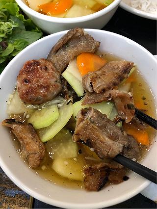 BÚN CHẢ NỔI NHƯ CỒN Ở KHU FRANCISLON - ảnh 1 bun cha noi nhu con o khu francislon - anh 1