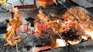Truy tìm GÀ NƯỚNG - CƠM CHÁY MUỐI SẢ mang hương vị núi rừng ở Sài Gòn - ảnh 1 truy tim ga nuong - com chay muoi sa mang huong vi nui rung o sai gon - anh 1