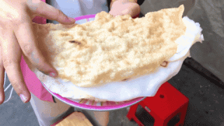 Chuẩn vị quán bánh đập lừng danh hơn 30 năm tại chợ Bà Hoa - ảnh 1 chuan vi quan banh dap lung danh hon 30 nam tai cho ba hoa - anh 1