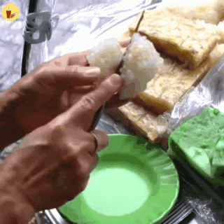 Gánh chè chuối bánh đúc vỉa hè dân dã thơm ngon - ảnh 1 ganh che chuoi banh duc via he dan da thom ngon - anh 1