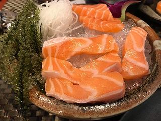 Uchi Sushi ăn tù tì giá vẫn mềm èo - ảnh 2 uchi sushi an tu ti gia van mem eo - anh 2