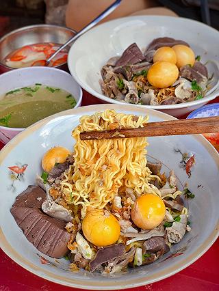 BÚN BÀ TỊ ĐỊA ĐIỂM ĂN TRƯA CỦA DÂN VĂN PHÒNG 😍 - ảnh 2 bun ba ti dia diem an trua cua dan van phong 😍 - anh 2