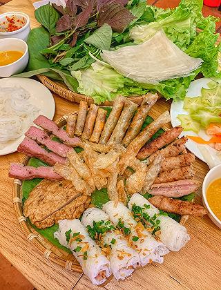 NEM nướng Đà Lạt tại sài gòn ngon ăn mệt xỉu - ảnh 1 nem nuong da lat tai sai gon ngon an met xiu - anh 1