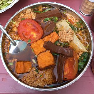 Bún riêu 16k tô to khổng lồ - ảnh 1 bun rieu 16k to to khong lo - anh 1
