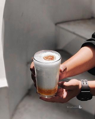 DANSHARI COFFEE - Góc coffee nhỏ xinh xẻo cùng món Quýt Mật Ong Sữa Tươi huyền thoại với bao khách dừng chân: - ảnh 4 danshari coffee - goc coffee nho xinh xeo cung mon quyt mat ong sua tuoi huyen thoai voi bao khach dung chan: - anh 4
