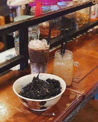 HẺM ÔNG THỔ ĐỊA - Một HongKong Chill Chill Thu Nhỏ Phiên Bản "Ông Địa" Nằm Khuất Hẻm Khu Quận 3 Sầm Uất: - ảnh 2 hem ong tho dia - mot hongkong chill chill thu nho phien ban "ong dia" nam khuat hem khu quan 3 sam uat: - anh 2
