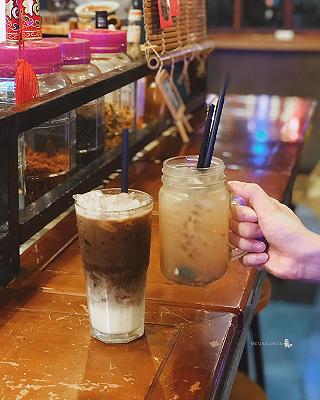 HẺM ÔNG THỔ ĐỊA - Một HongKong Chill Chill Thu Nhỏ Phiên Bản "Ông Địa" Nằm Khuất Hẻm Khu Quận 3 Sầm Uất: - ảnh 4 hem ong tho dia - mot hongkong chill chill thu nho phien ban "ong dia" nam khuat hem khu quan 3 sam uat: - anh 4