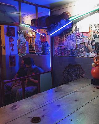 HẺM ÔNG THỔ ĐỊA - Một HongKong Chill Chill Thu Nhỏ Phiên Bản "Ông Địa" Nằm Khuất Hẻm Khu Quận 3 Sầm Uất: - ảnh 5 hem ong tho dia - mot hongkong chill chill thu nho phien ban "ong dia" nam khuat hem khu quan 3 sam uat: - anh 5
