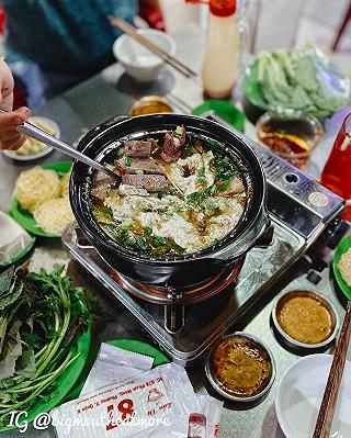 KHÔNG GIAN RỘNG RÃI THOÁNG MÁT TẠI QUÁN LẨU DÊ 87 QUẬN 8