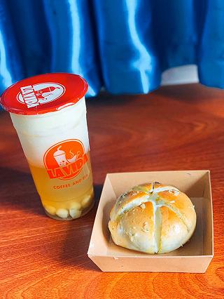 MUA NƯỚC ĐƯỢC TẶNG BÁNH MÌ BƠ TỎI - ảnh 1 mua nuoc duoc tang banh mi bo toi - anh 1