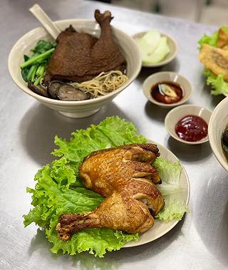 🍲ĐÃ TÌM ĐƯỢC QUÁN BÁN MÌ VỊT TIỀM Y HỆT HƯƠNG VỊ TUỔI THƠ - ảnh 3 🍲da tim duoc quan ban mi vit tiem y het huong vi tuoi tho - anh 3