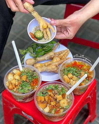 HÀNG SÚP CUA, CHÂN GÀ VỈA HÈ CHẾ BIẾN SIÊU HẤP DẪN 🤤 - ảnh 1 hang sup cua, chan ga via he che bien sieu hap dan 🤤 - anh 1