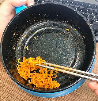 Chuyên mục rì viu ăn mì trộn gà cay phô mai buổi trưa bận rộn :)))) - ảnh 4 chuyên muoc rì viu ăn mì troôn gà cay phô mai buổi trưa baôn roôn :)))) - anh 4