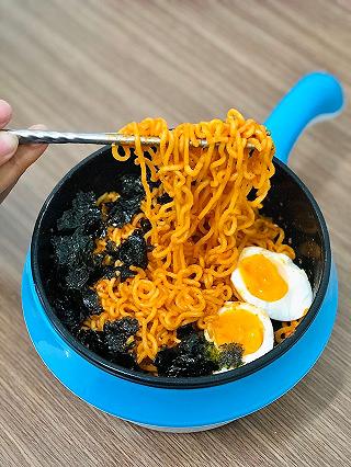 Chuyên mục rì viu ăn mì trộn gà cay phô mai buổi trưa bận rộn :)))) - ảnh 1 chuyên muoc rì viu ăn mì troôn gà cay phô mai buổi trưa baôn roôn :)))) - anh 1