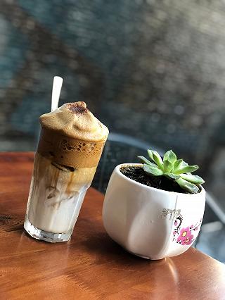 Cafe Dalgona- Bọt biển siêu ngon - ảnh 1 cafe dalgona- bot bien sieu ngon - anh 1