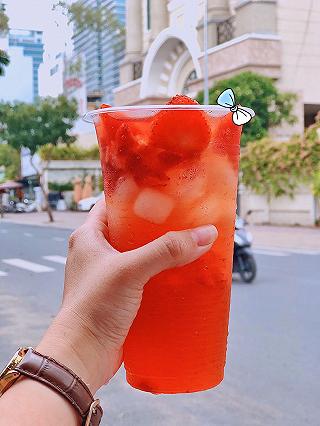 DÙ AI NÓI NGẢ NÓI NGHIÊNG TRÀ DÂU VẪN NGON ĐÚNG HÔN CẢ NHÀ?? 🍓🍓 - ảnh 1 du ai noi nga noi nghieng tra dau van ngon dung hon ca nha?? 🍓🍓 - anh 1