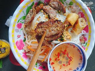 Bún thịt nướng siêu ngon và rẻ - ảnh 1 bun thit nuong sieu ngon va re - anh 1