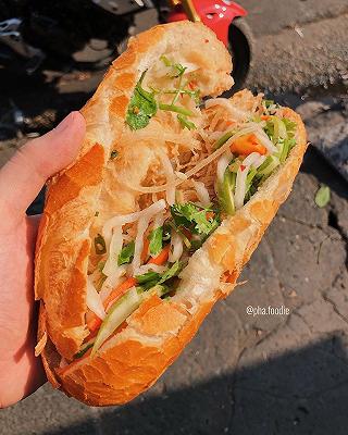 BÁNH MÌ XÍU MẠI HƠN 20 NĂM TUỔI LÚC NÀO CŨNG ĐÔNG KHÁCH - ảnh 2 banh mi xiu mai hon 20 nam tuoi luc nao cung dong khach - anh 2