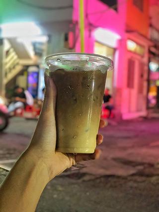 Cà phê nức tiếng Sài Thành - CÀ PHÊ VỢT - ảnh 1 ca phe nuc tieng sai thanh - ca phe vot - anh 1