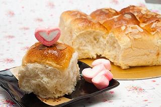 Bánh mì ngọt hạnh nhân – Almond sweet buns - ảnh 2 banh mi ngot hanh nhan – almond sweet buns - anh 2