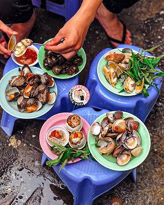 GÁNH ỐC NGỒI ĂN TRONG TƯ THẾ SẴN SÀNG BỎ CHẠY - ảnh 4 ganh oc ngoi an trong tu the san sang bo chay - anh 4