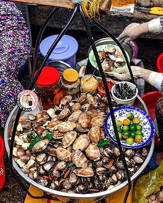 GÁNH ỐC NGỒI ĂN TRONG TƯ THẾ SẴN SÀNG BỎ CHẠY - ảnh 5 ganh oc ngoi an trong tu the san sang bo chay - anh 5