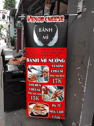 BÁNH MÌ VENOM CHEESE ĐEN THUI - ảnh 3 banh mi venom cheese den thui - anh 3