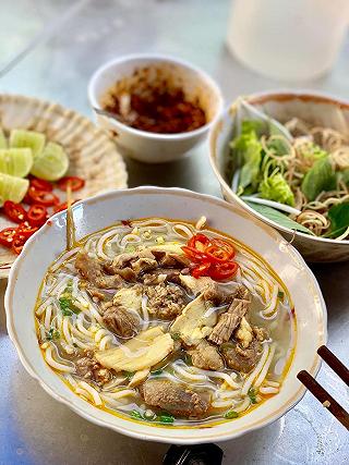 Bún bò này ngon mà bị rẻ nữa chứ - ảnh 1 bun bo nay ngon ma bi re nua chu - anh 1