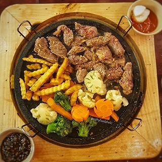 🥩BÒ FUJI VÀ RƯỢU MƠ CHO NGÀY SÀI GÒN ĐỔ MƯA⛈ - ảnh 1 🥩bo fuji va ruou mo cho ngay sai gon do mua⛈ - anh 1