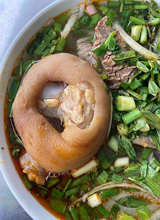 Bún Bò huế a Hùng-Ăn vô lỗ tai lùng bùng - ảnh 5 bun bo hue a hung-an vo lo tai lung bung - anh 5
