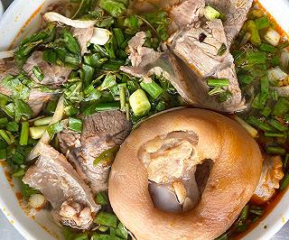 Bún Bò huế a Hùng-Ăn vô lỗ tai lùng bùng - ảnh 4 bun bo hue a hung-an vo lo tai lung bung - anh 4