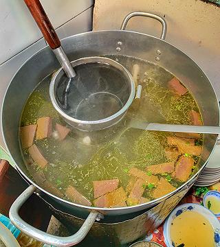 BÀ TỊ - BÚN & MÌ TRỨNG NON LÒNG ĐÀO - ảnh 5 ba ti - bun & mi trung non long dao - anh 5