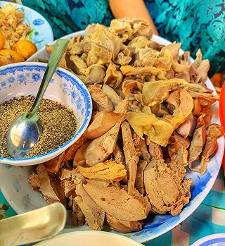 BÀ TỊ - BÚN & MÌ TRỨNG NON LÒNG ĐÀO - ảnh 2 ba ti - bun & mi trung non long dao - anh 2