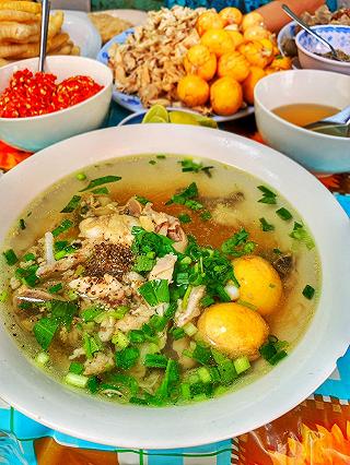 BÀ TỊ - BÚN & MÌ TRỨNG NON LÒNG ĐÀO - ảnh 4 ba ti - bun & mi trung non long dao - anh 4