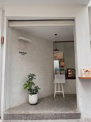 THẢ DÁNG SỐNG ẢO TẠI QUÁN CAFE TONE TRẮNG XiNH XẮN TẠI QUẬN - ảnh 4 thả dáng sống ảo taoi quán cafe tone trắng xinh xắn taoi quaôn - anh 4