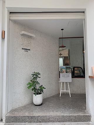 THẢ DÁNG SỐNG ẢO TẠI QUÁN CAFE TONE TRẮNG XiNH XẮN TẠI QUẬN - ảnh 6 thả dáng sống ảo taoi quán cafe tone trắng xinh xắn taoi quaôn - anh 6