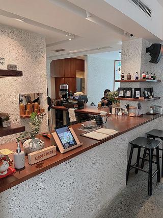 THẢ DÁNG SỐNG ẢO TẠI QUÁN CAFE TONE TRẮNG XiNH XẮN TẠI QUẬN - ảnh 5 thả dáng sống ảo taoi quán cafe tone trắng xinh xắn taoi quaôn - anh 5