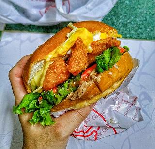 HAMBURGER HẢI SẢN PHÔ MAI 🧀❤ - ảnh 1 hamburger hai san pho mai 🧀❤ - anh 1