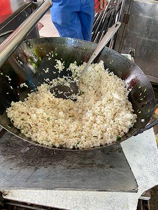 Cơm gà xối mỡ buổi trưa - ảnh 5 com ga xoi mo buoi trua - anh 5