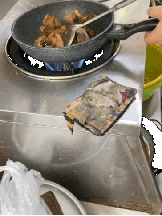 Cơm gà xối mỡ buổi trưa - ảnh 1 com ga xoi mo buoi trua - anh 1